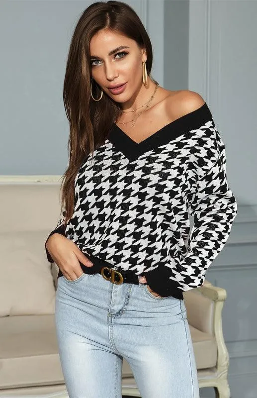 Chic Black Houndstooth V-Neck Sweater - Women's Fashion Elegance