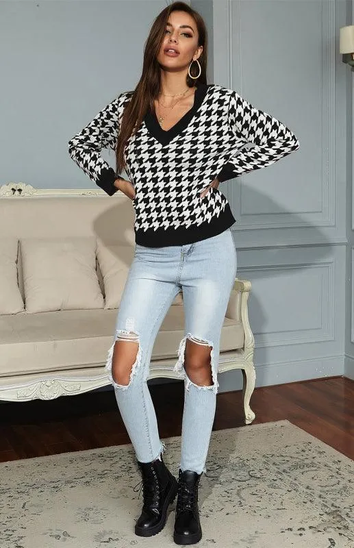 Chic Black Houndstooth V-Neck Sweater - Women's Fashion Elegance