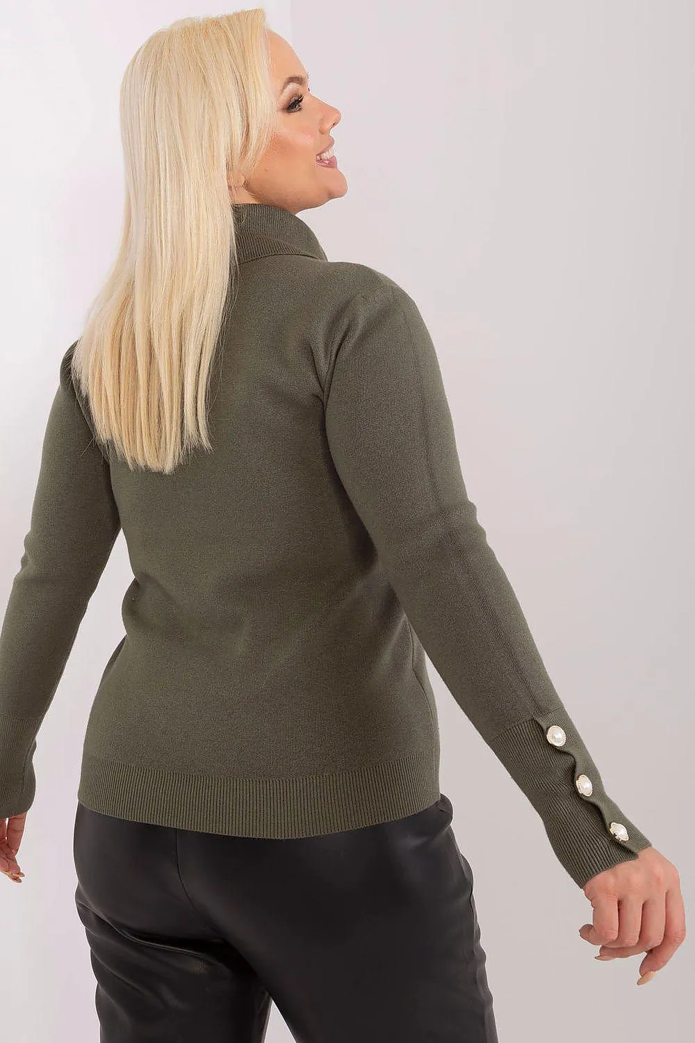 Chic Plus Size Turtleneck Sweater for Trendsetting Women