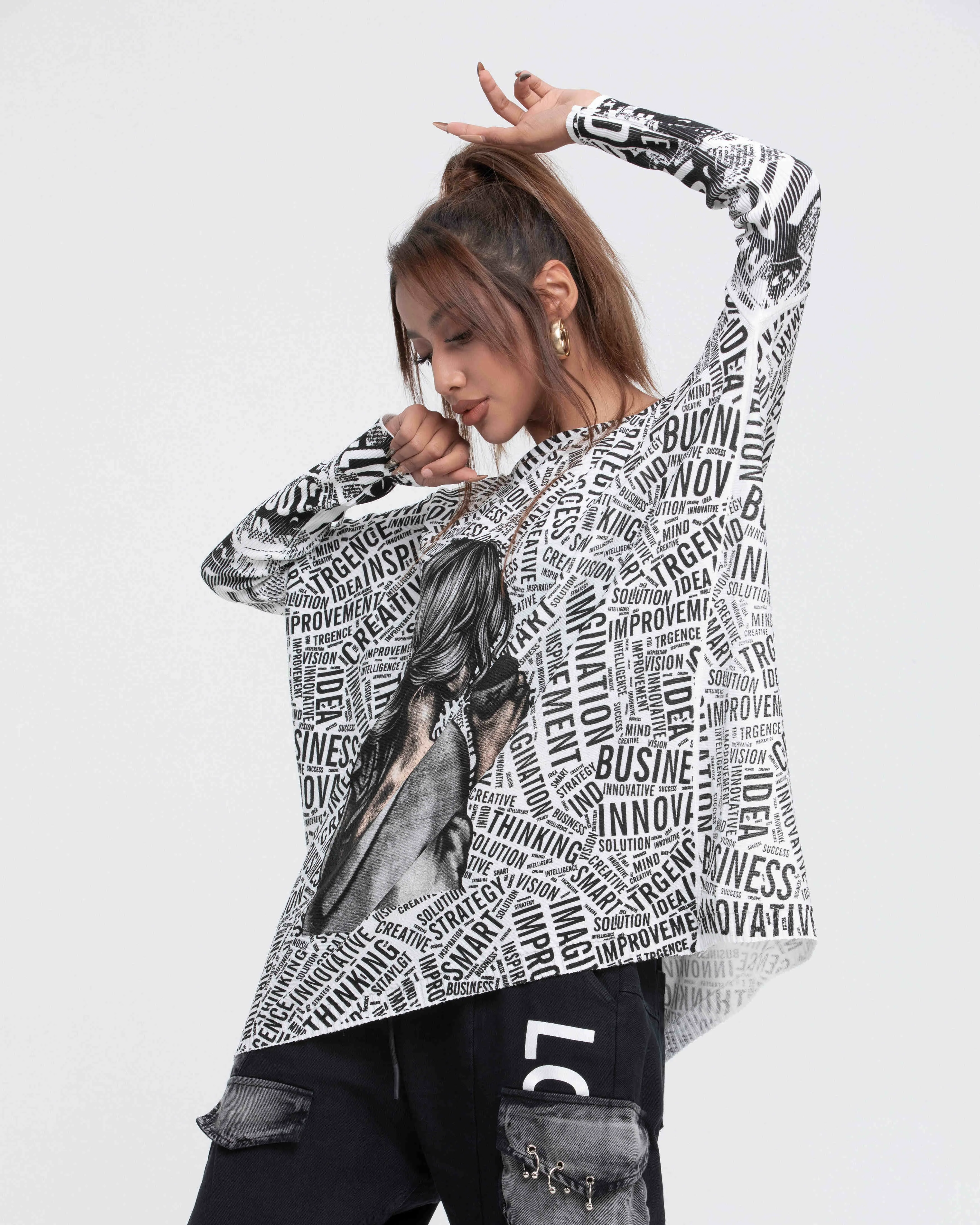 ellazhu Women's Long Sleeve Sweater Newspaper Painting Pullover Oversized Shirt GY2754