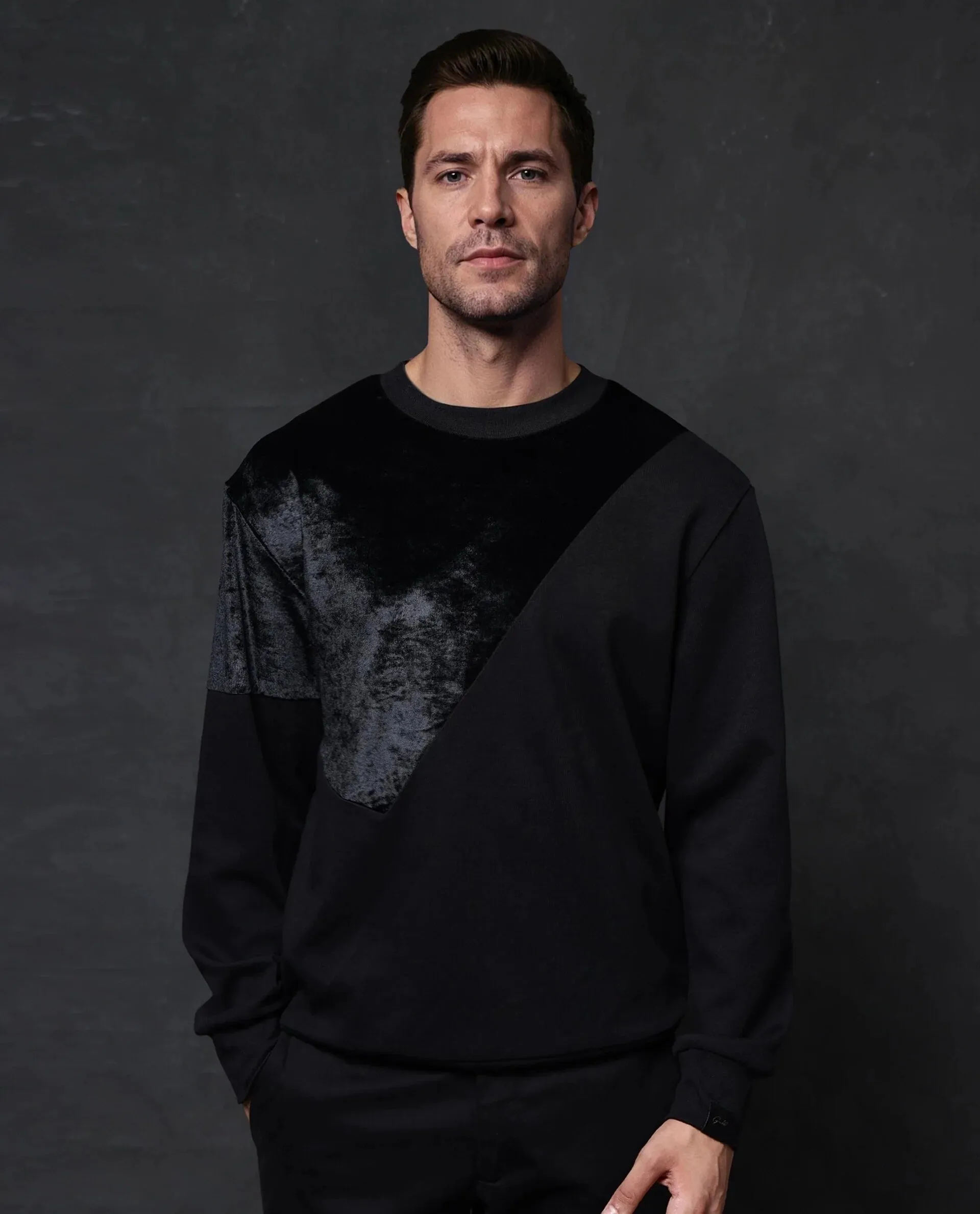 Rare Rabbit Men Roe Black Full Sleeve Crew Neck Velvet Cut and Sew Premium Sweatshirt